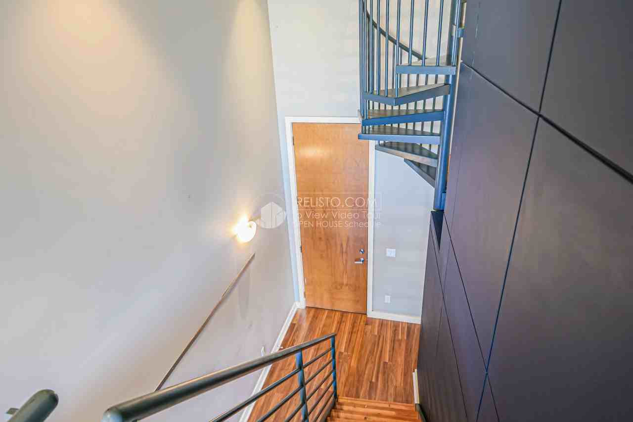 380 10th St #24 - Photo 4 of 22