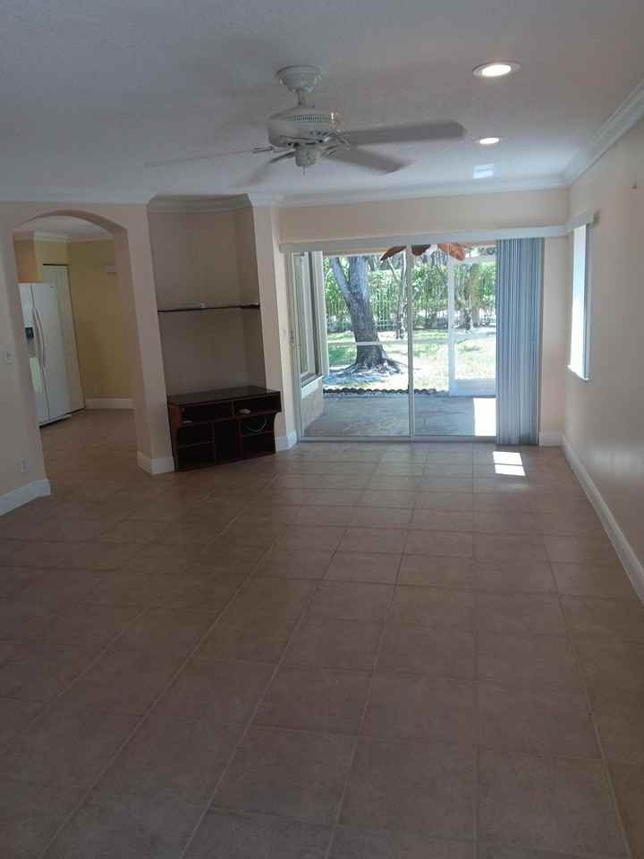 4983 Pinemore Ln #4983 - Photo 4 of 18