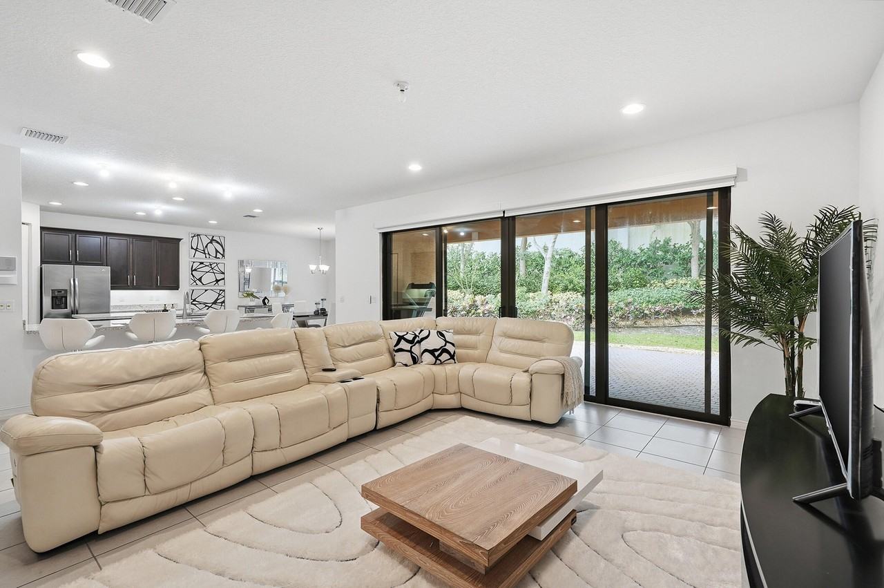 14085 Paverstone Ter - Photo 3 of 46