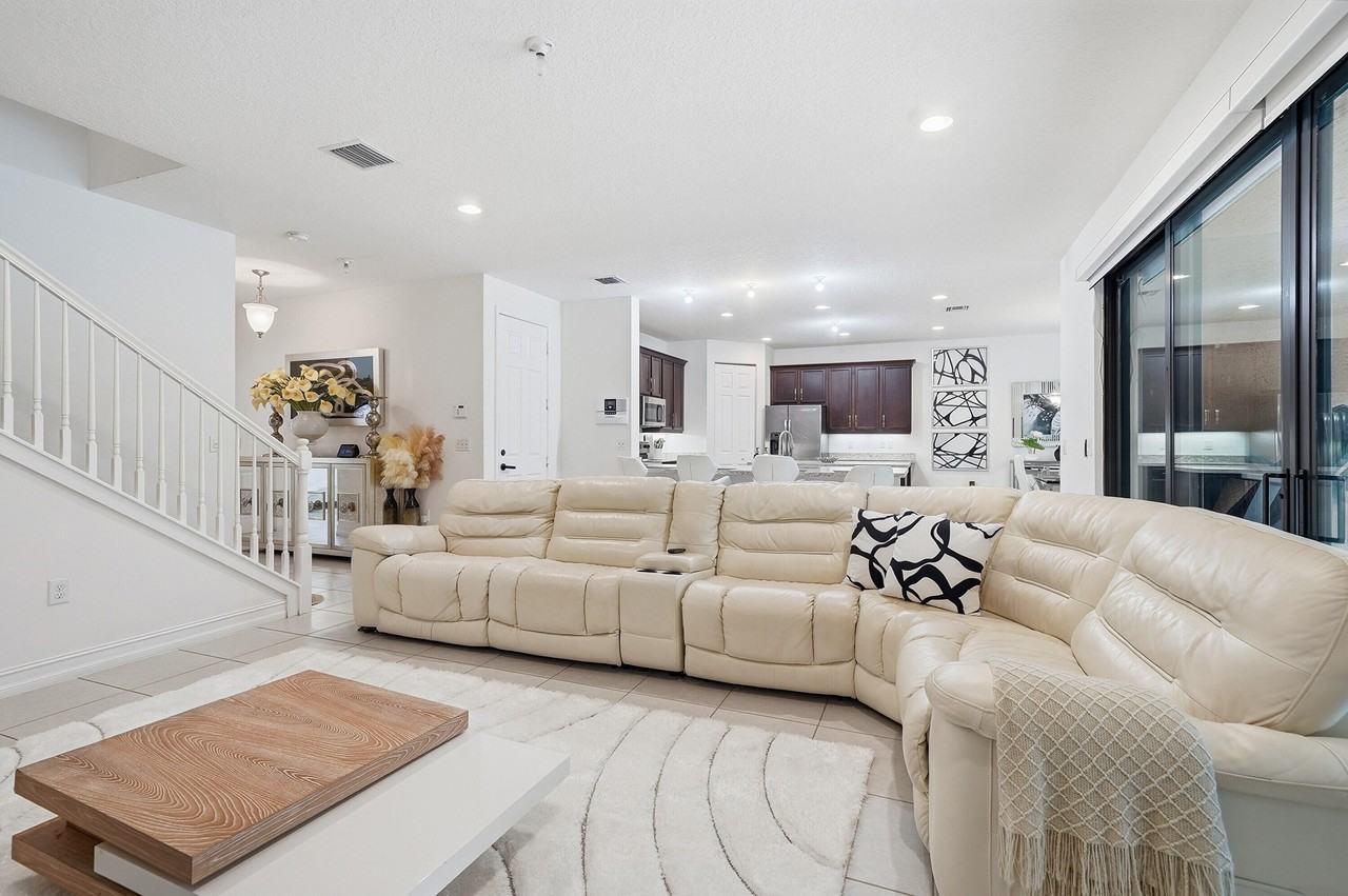 14085 Paverstone Ter - Photo 4 of 46