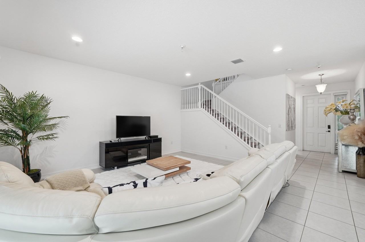 14085 Paverstone Ter - Photo 5 of 46