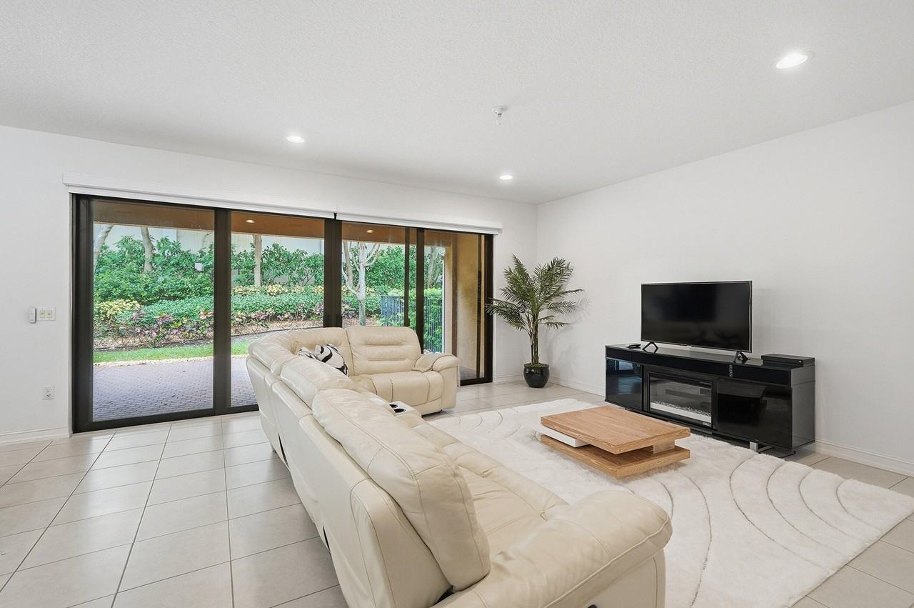 14085 Paverstone Ter - Photo 6 of 46