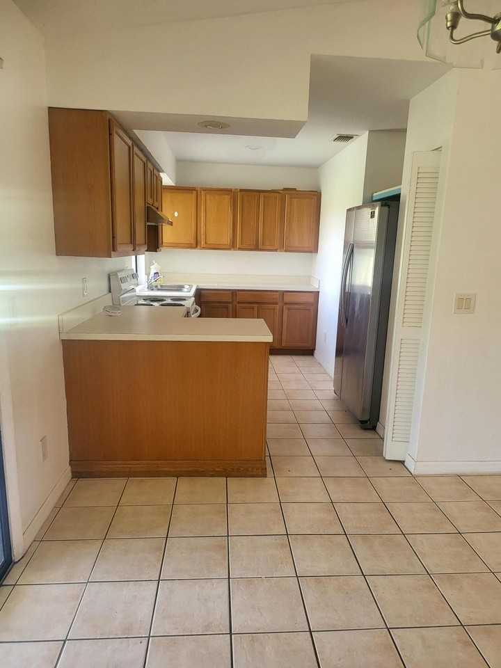 613 Sw Pueblo Ter - Photo 3 of 7