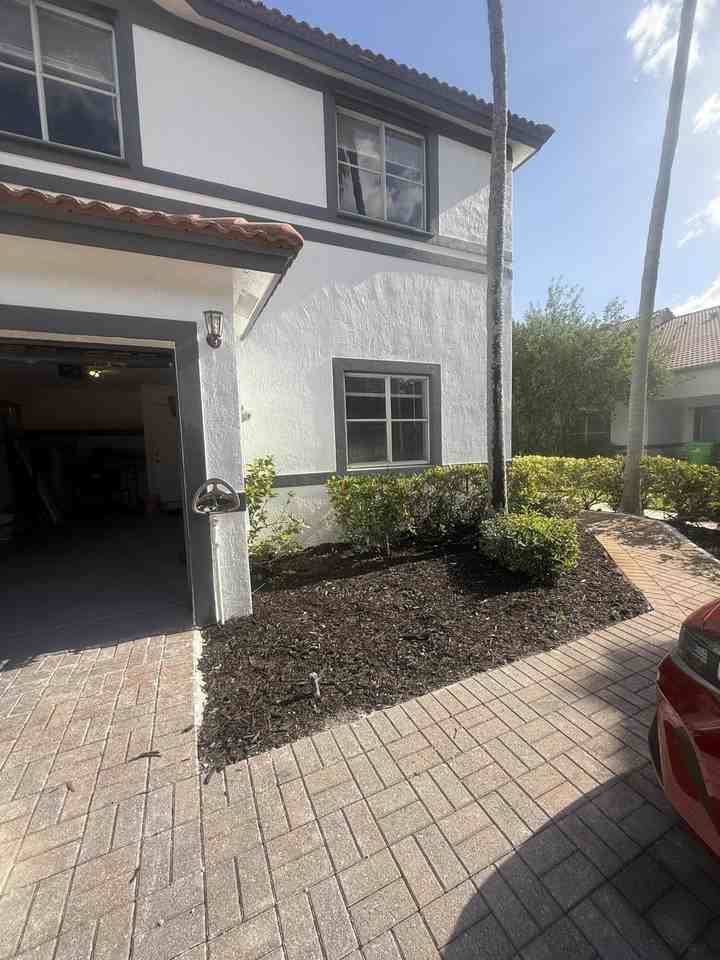 9831 Nw 24th St - Photo 2 of 50