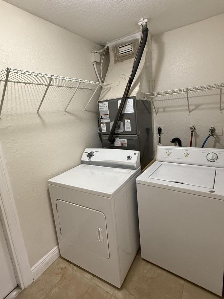 7302 Nw 57th Ct - Photo 5 of 8