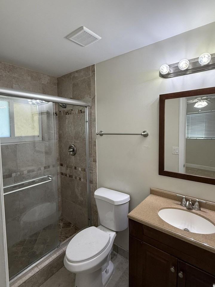 7302 Nw 57th Ct - Photo 6 of 8