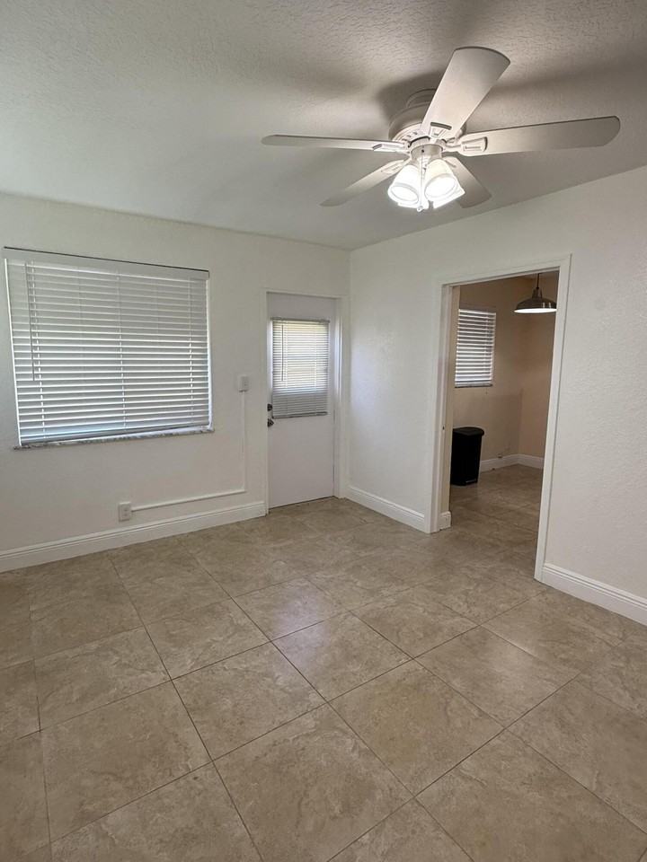 7302 Nw 57th Ct - Photo 7 of 8