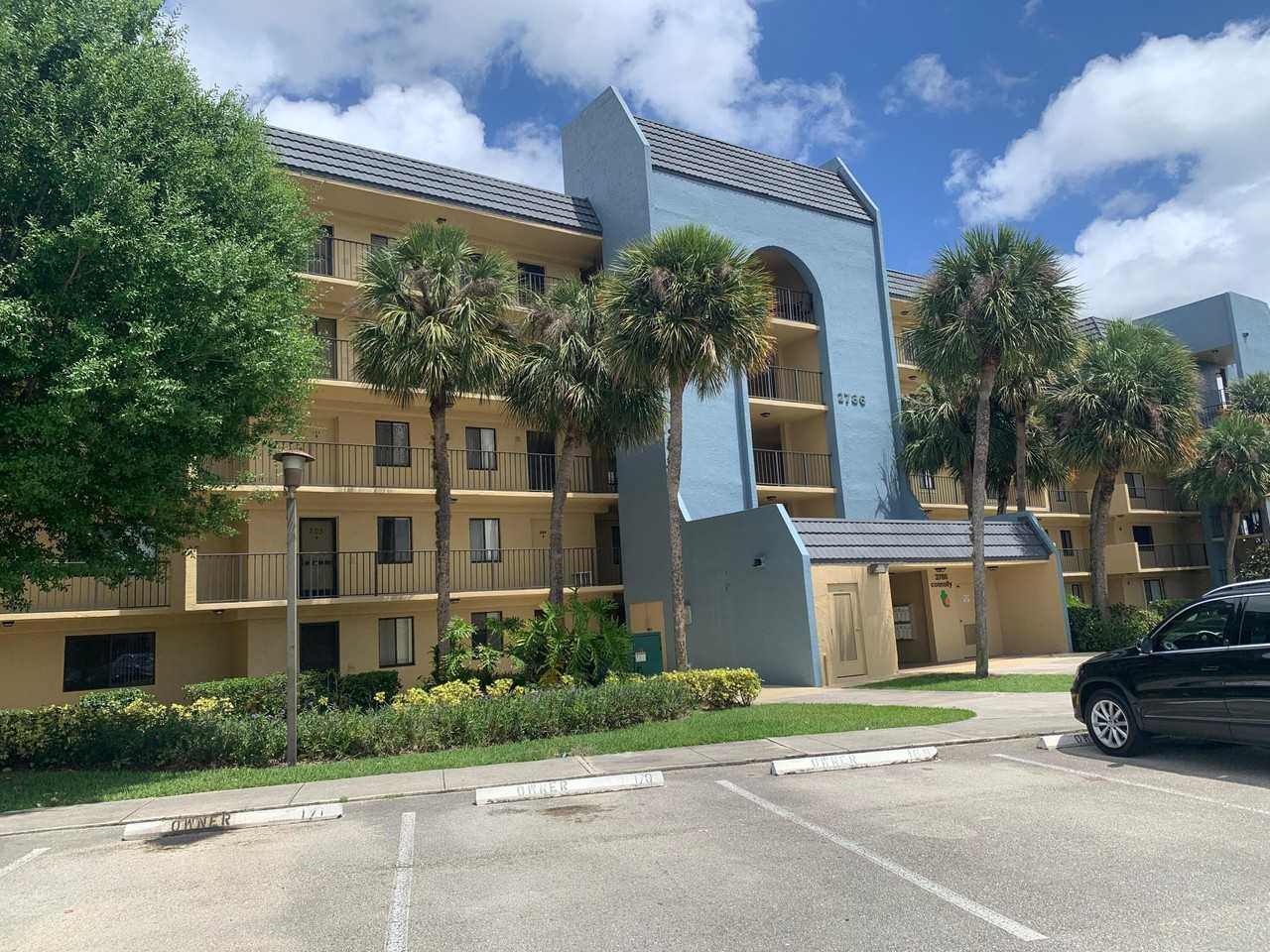 2786 Tennis Club Dr #301