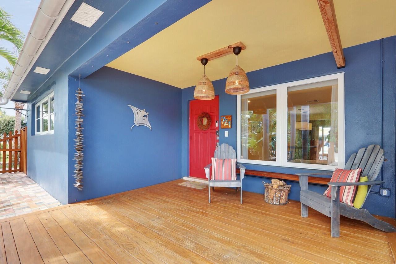 721 N Lakeside Dr - Photo 2 of 49