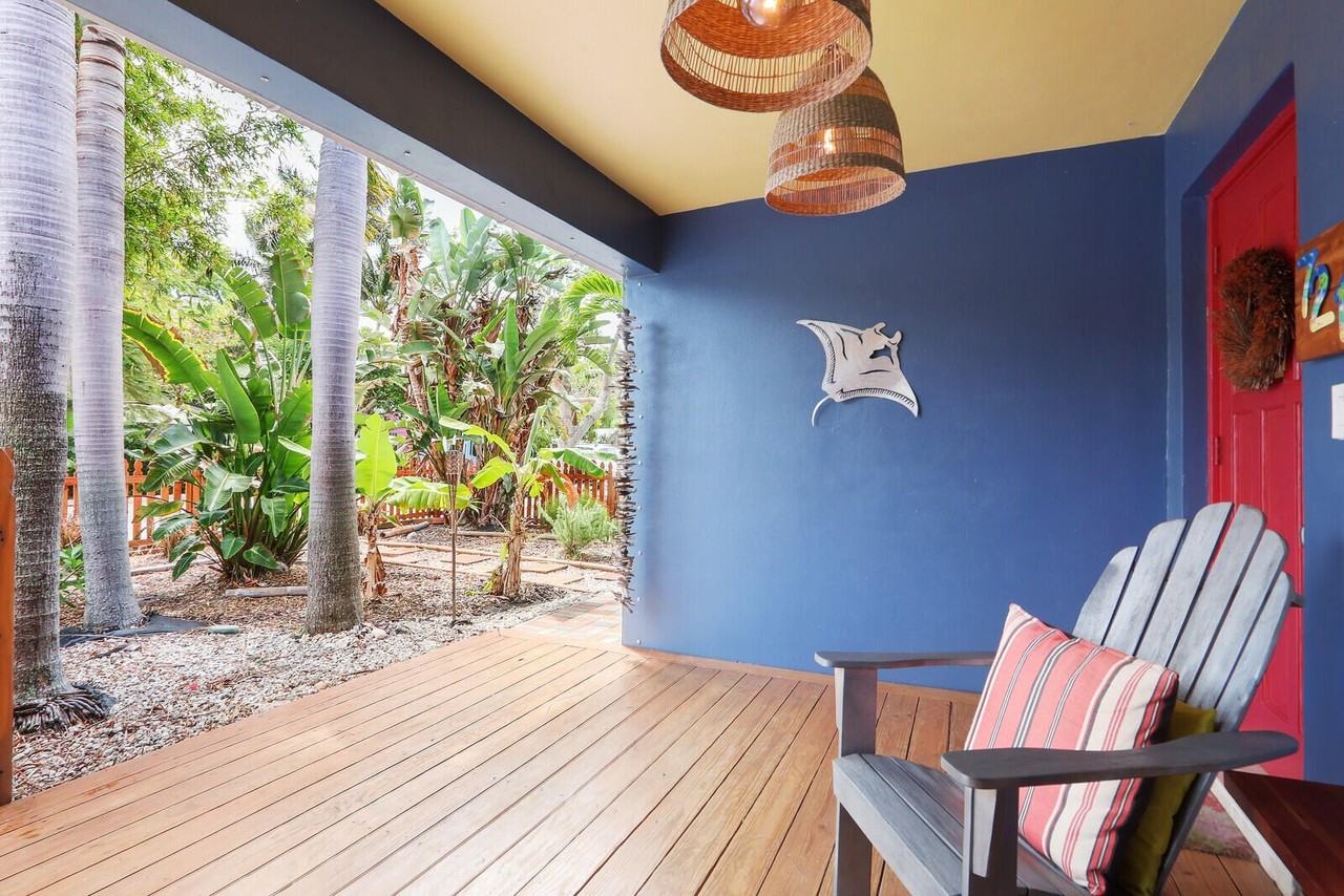 721 N Lakeside Dr - Photo 3 of 49