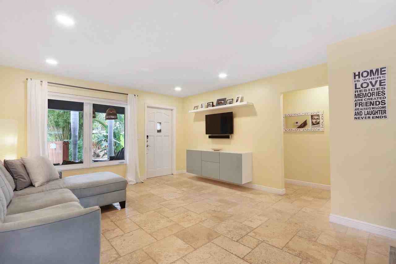 721 N Lakeside Dr - Photo 6 of 49