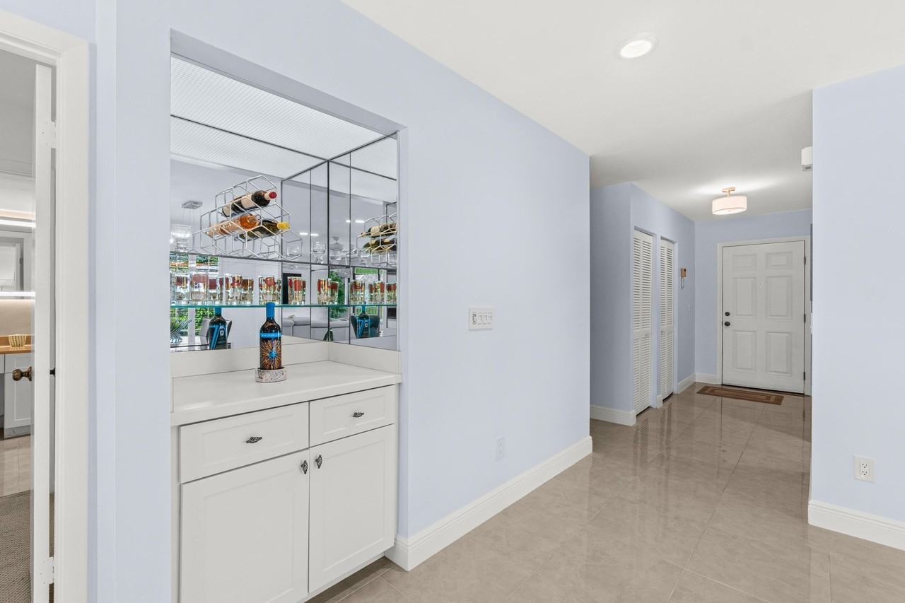 5 Westgate Ln #B - Photo 2 of 50