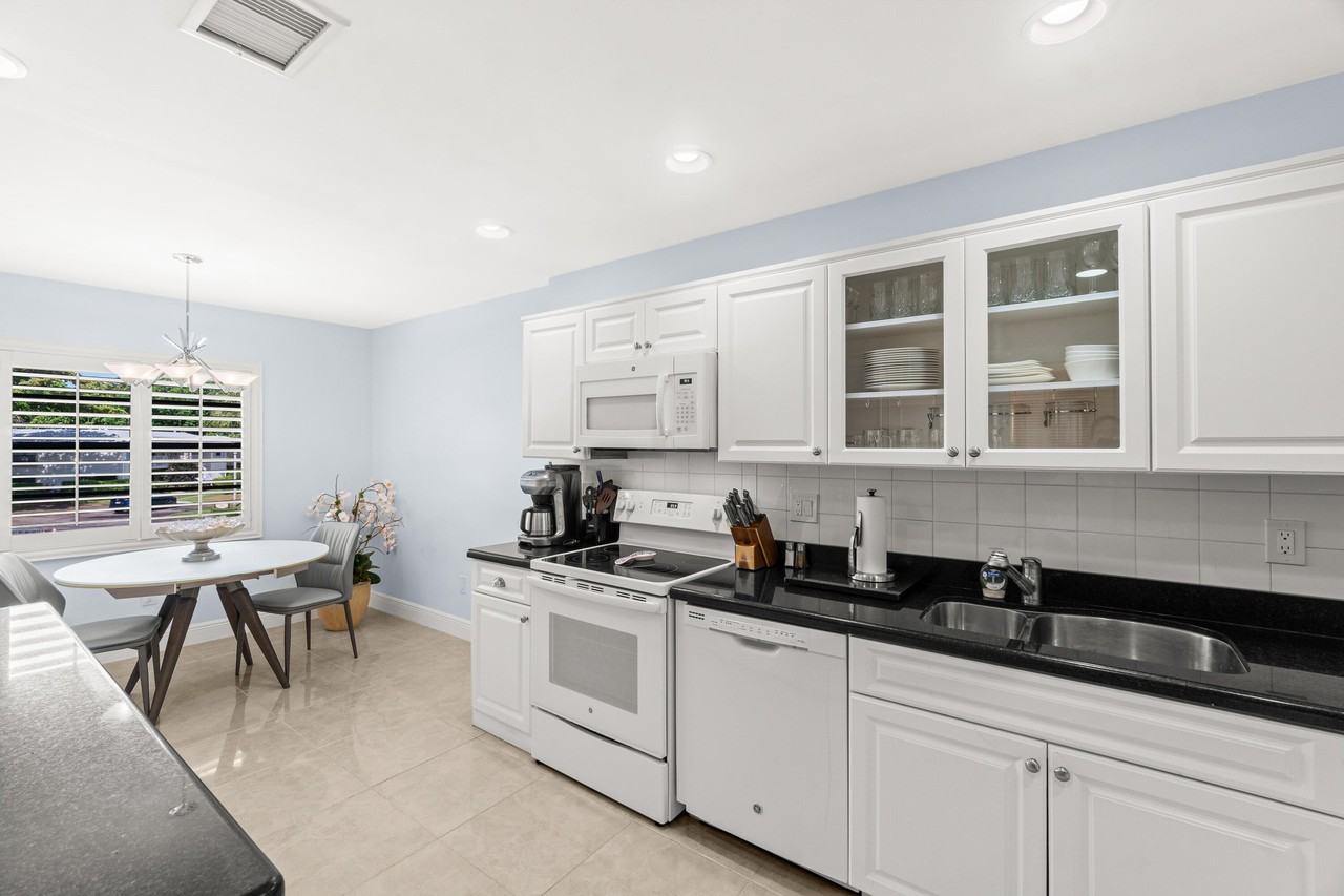 5 Westgate Ln #B - Photo 3 of 50