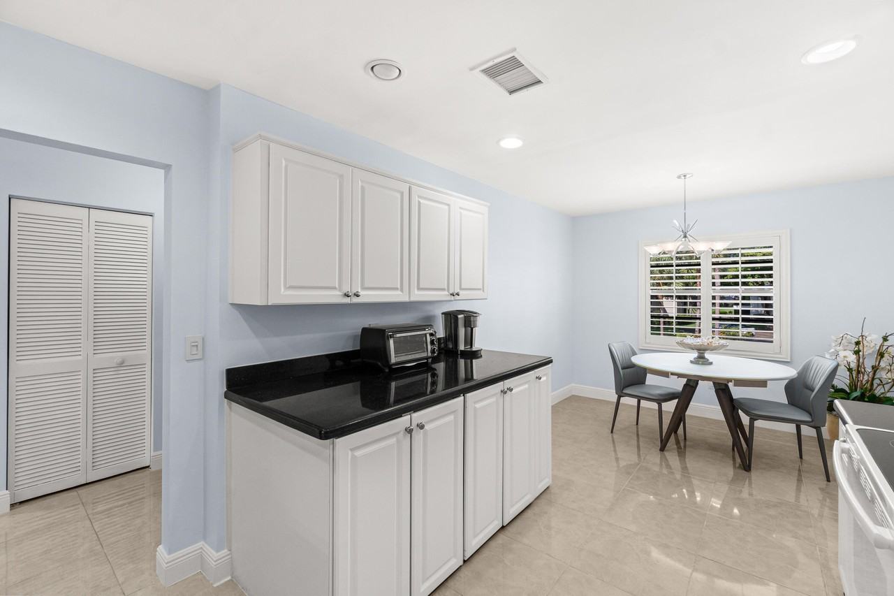 5 Westgate Ln #B - Photo 4 of 50