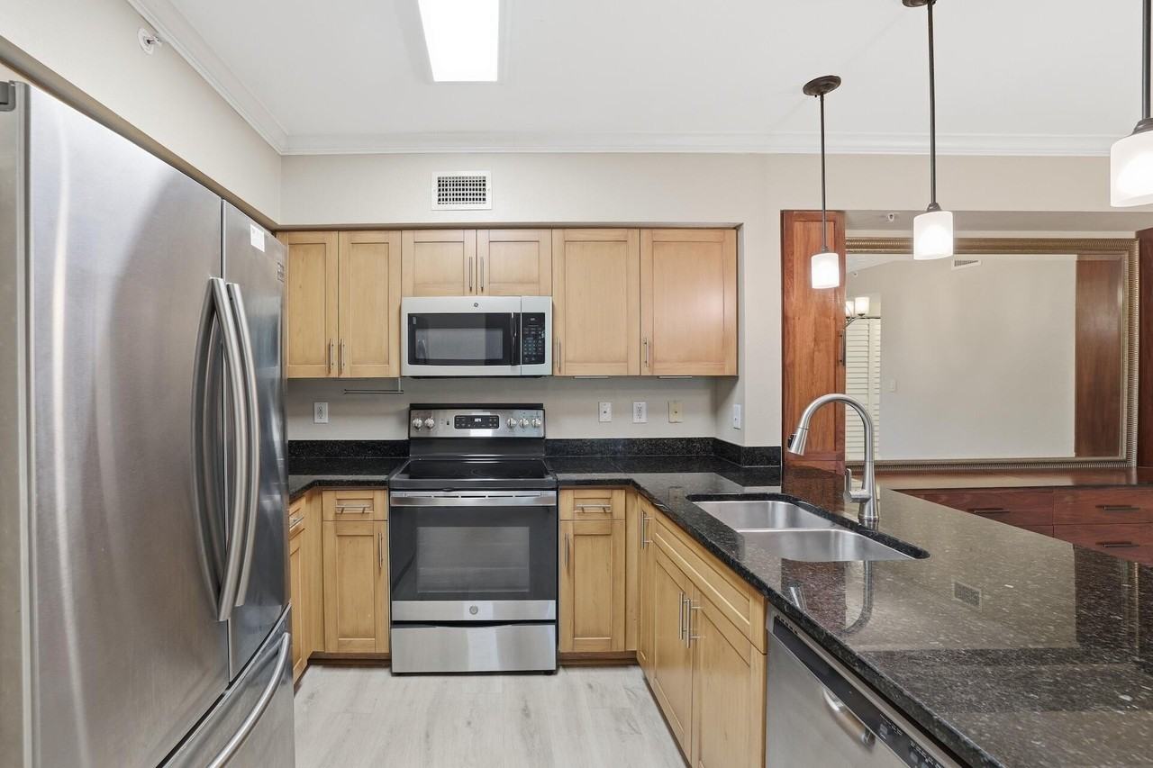 6559 Emerald Dunes Dr #308 - Photo 4 of 21