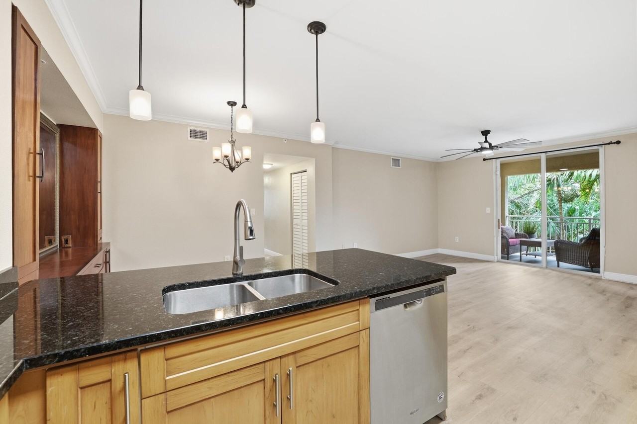 6559 Emerald Dunes Dr #308 - Photo 5 of 21