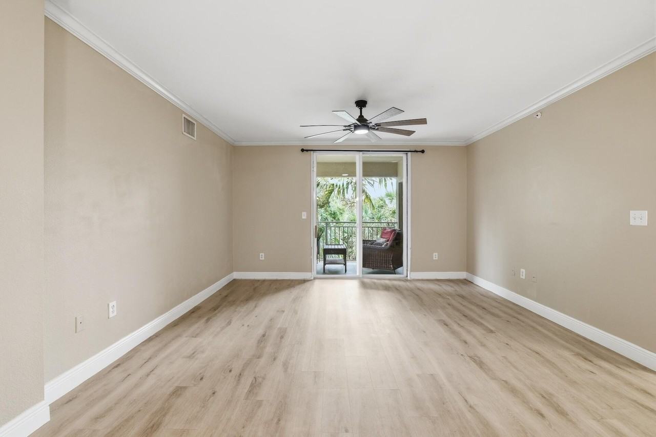 6559 Emerald Dunes Dr #308 - Photo 7 of 21