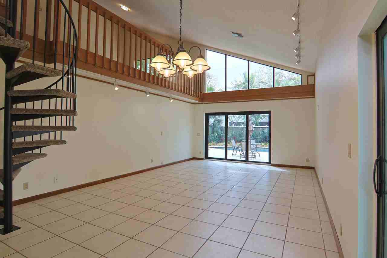 620 Hastings St - Photo 4 of 30