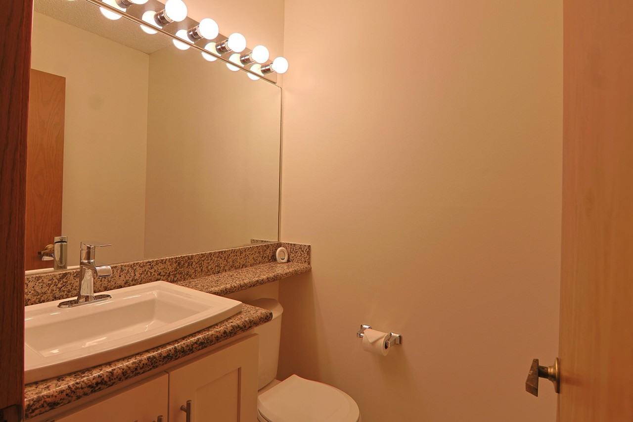 620 Hastings St - Photo 5 of 30