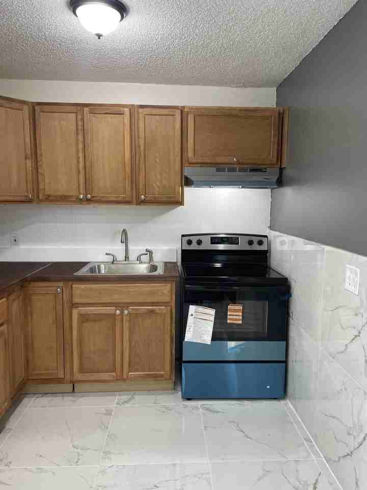 8131 Sw 6th St - Photo 4 of 15