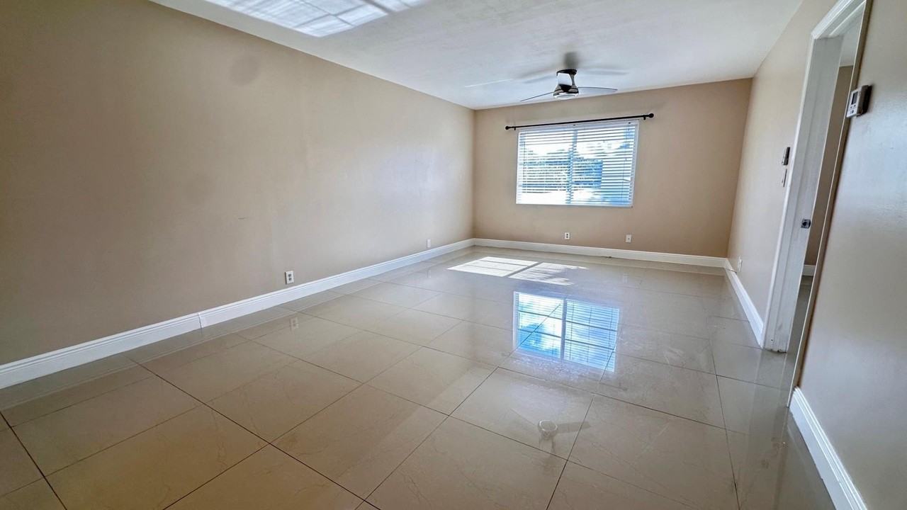 12 Ne 19th Ct #220A - Photo 2 of 14