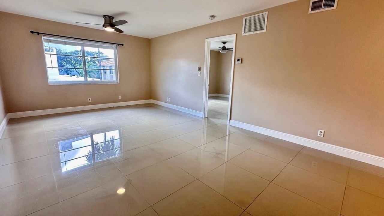 12 Ne 19th Ct #220A - Photo 3 of 14