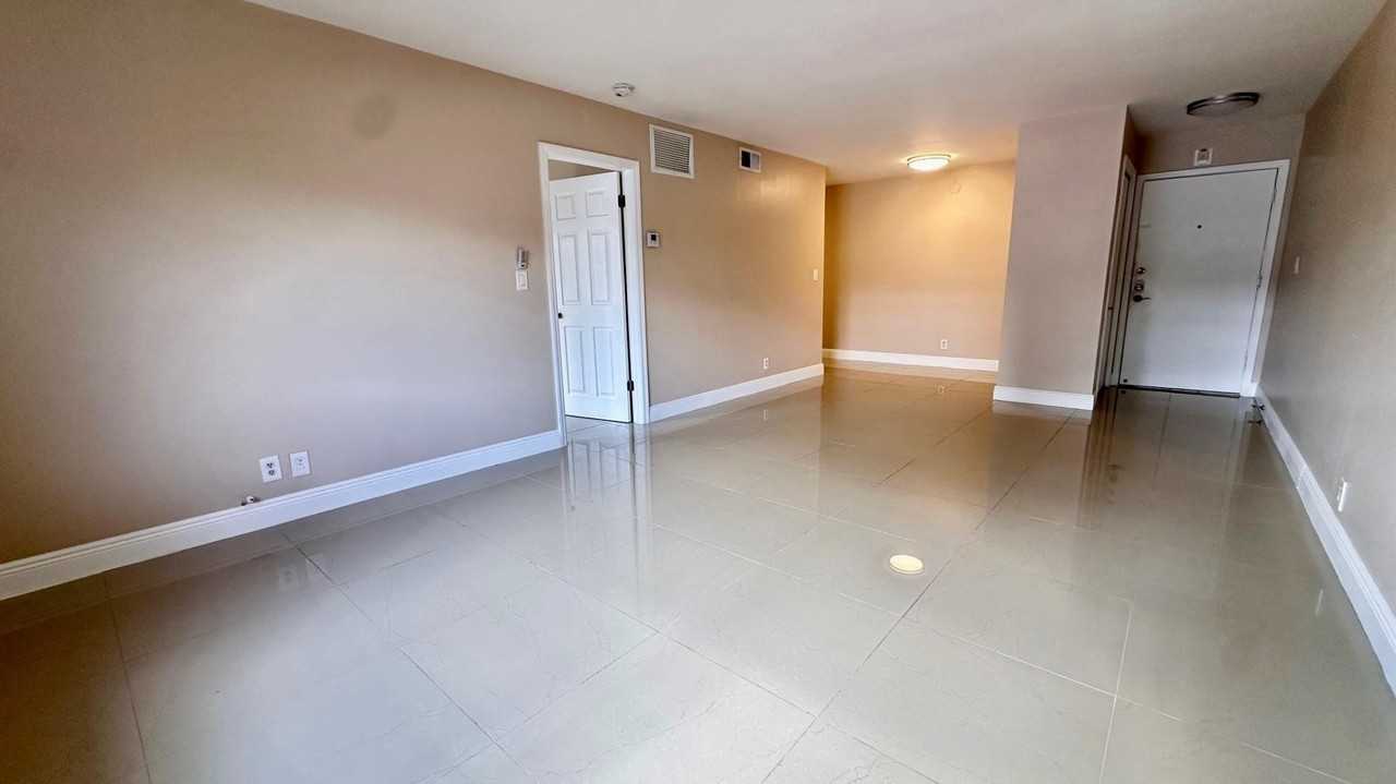 12 Ne 19th Ct #220A - Photo 4 of 14
