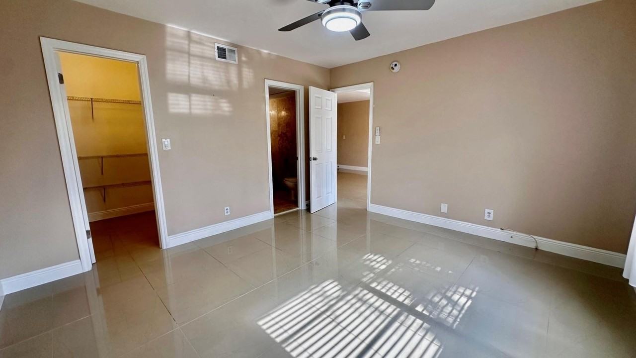 12 Ne 19th Ct #220A - Photo 5 of 14