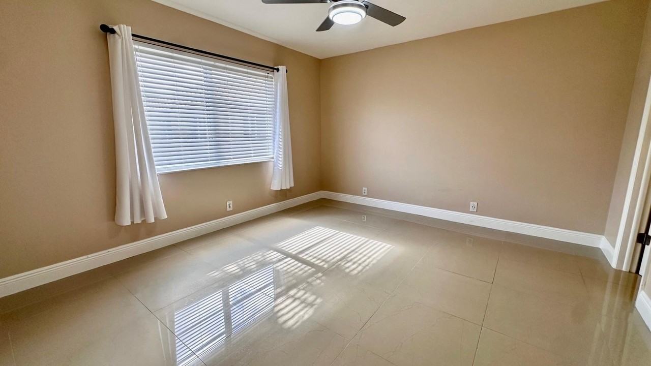 12 Ne 19th Ct #220A - Photo 6 of 14
