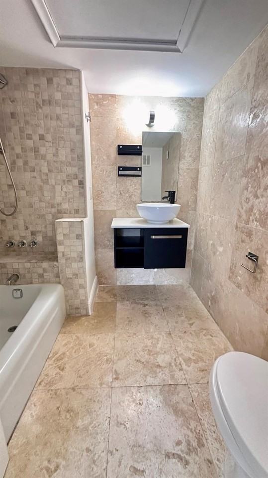 12 Ne 19th Ct #220A - Photo 7 of 14