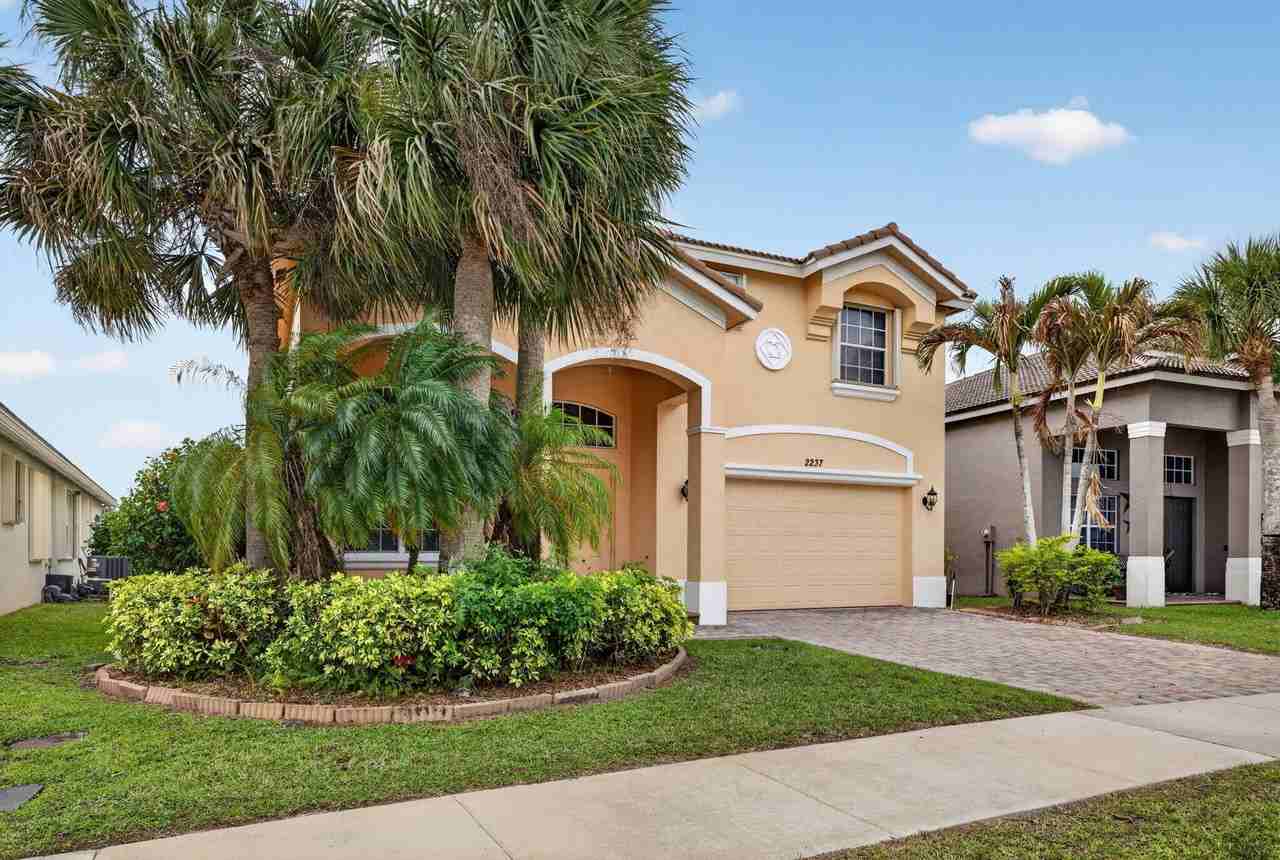 2237 Sw Newport Isles Blvd - Photo 4 of 50