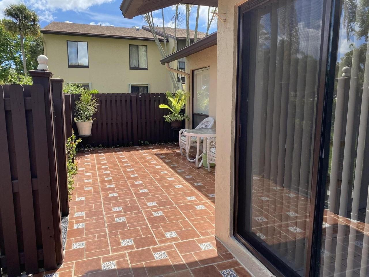 604 Sea Pine Way #A - Photo 4 of 37