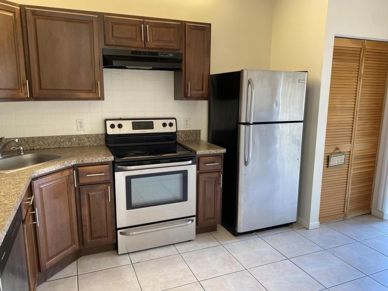 604 Sea Pine Way #A - Photo 7 of 37