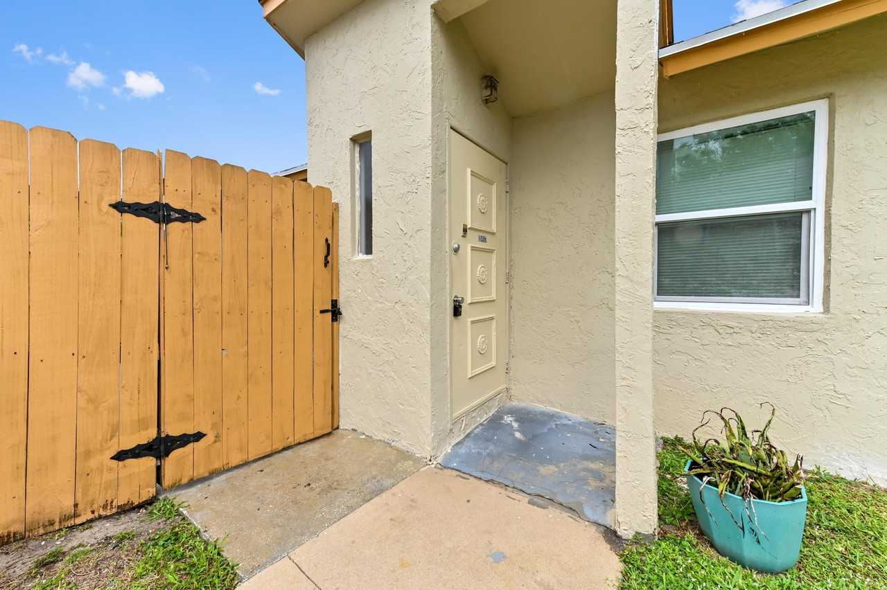 12467 Westhampton Cir - Photo 3 of 21