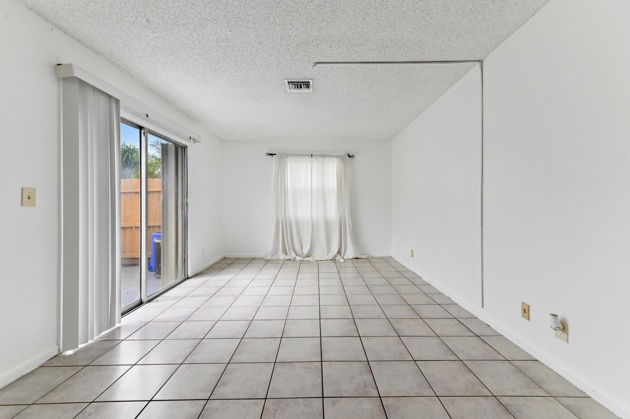 12467 Westhampton Cir - Photo 6 of 21