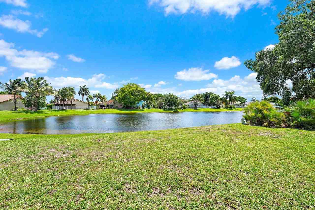 9178 Beverly Ct - Photo 2 of 25