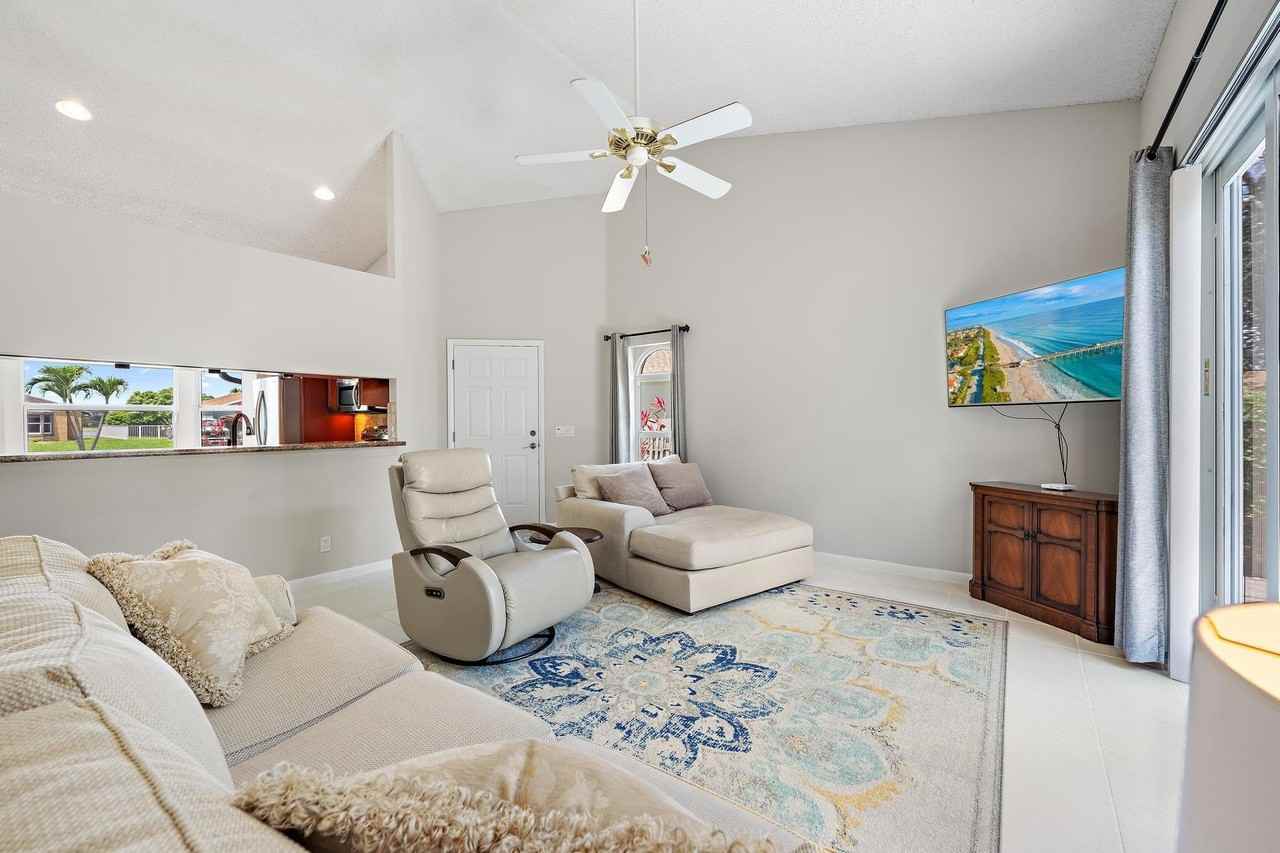 9178 Beverly Ct - Photo 6 of 25