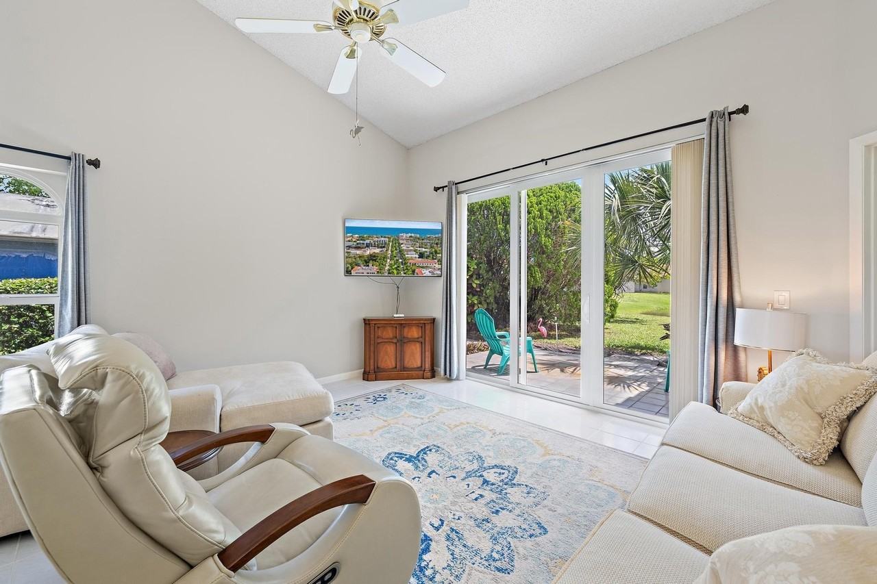 9178 Beverly Ct - Photo 7 of 25