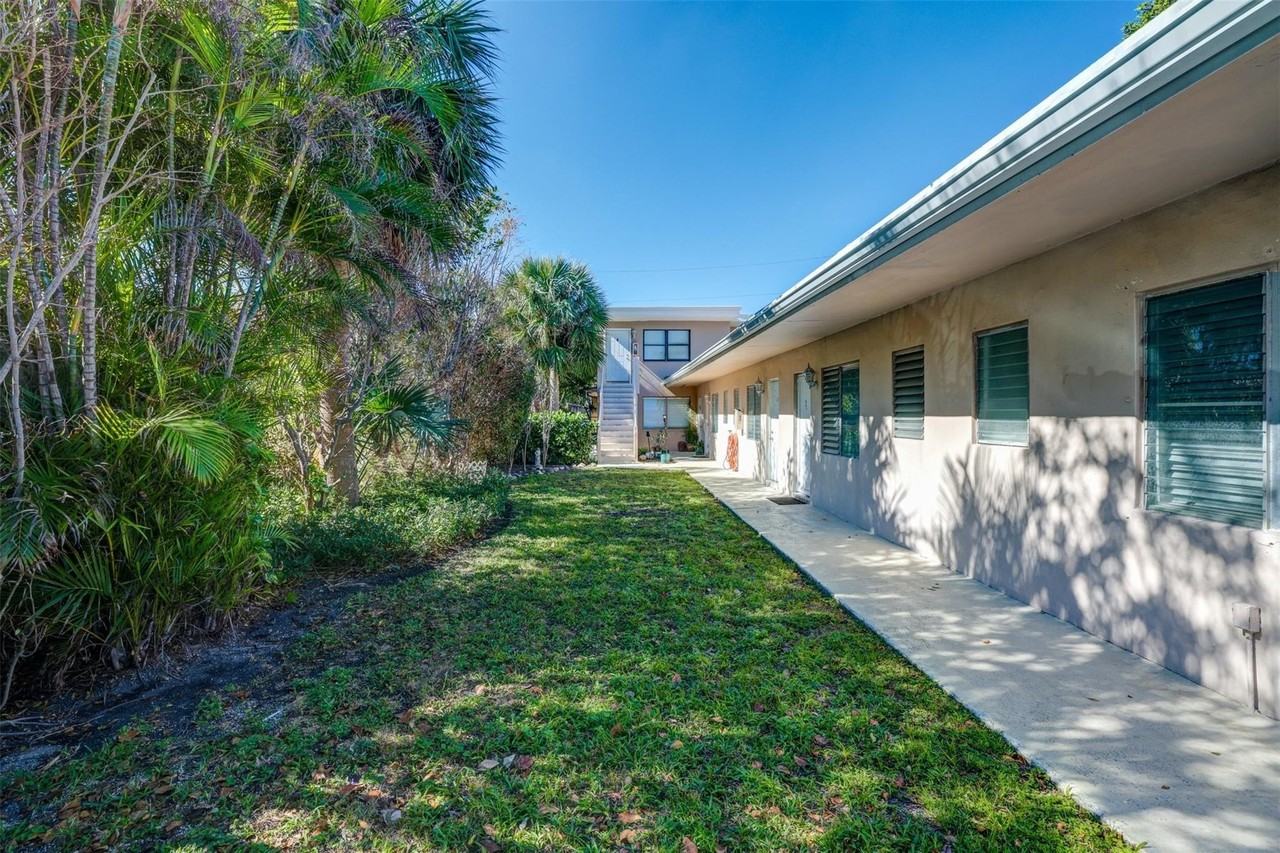 4609 Bougainvilla Dr - Photo 4 of 44