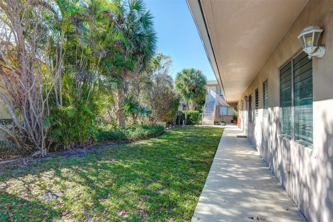 4609 Bougainvilla Dr - Photo 5 of 44