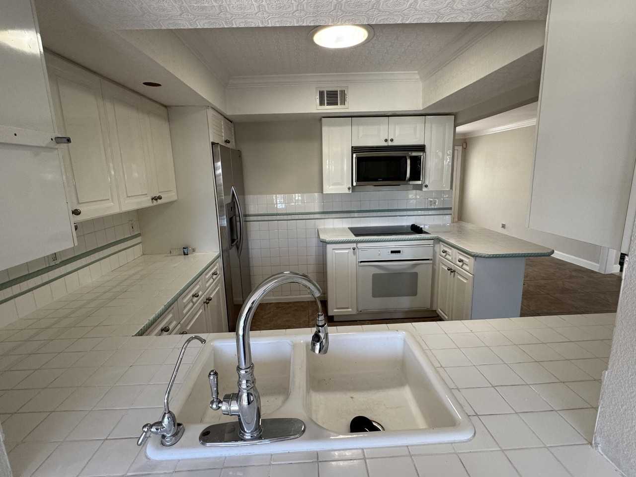 349 Ne 31st St - Photo 2 of 14