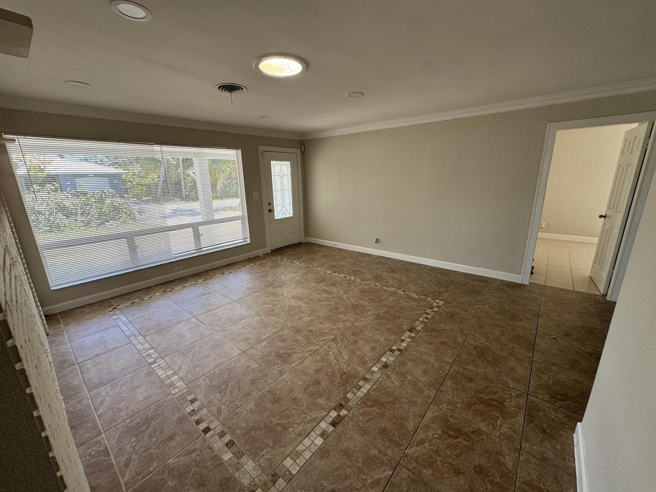 349 Ne 31st St - Photo 6 of 14