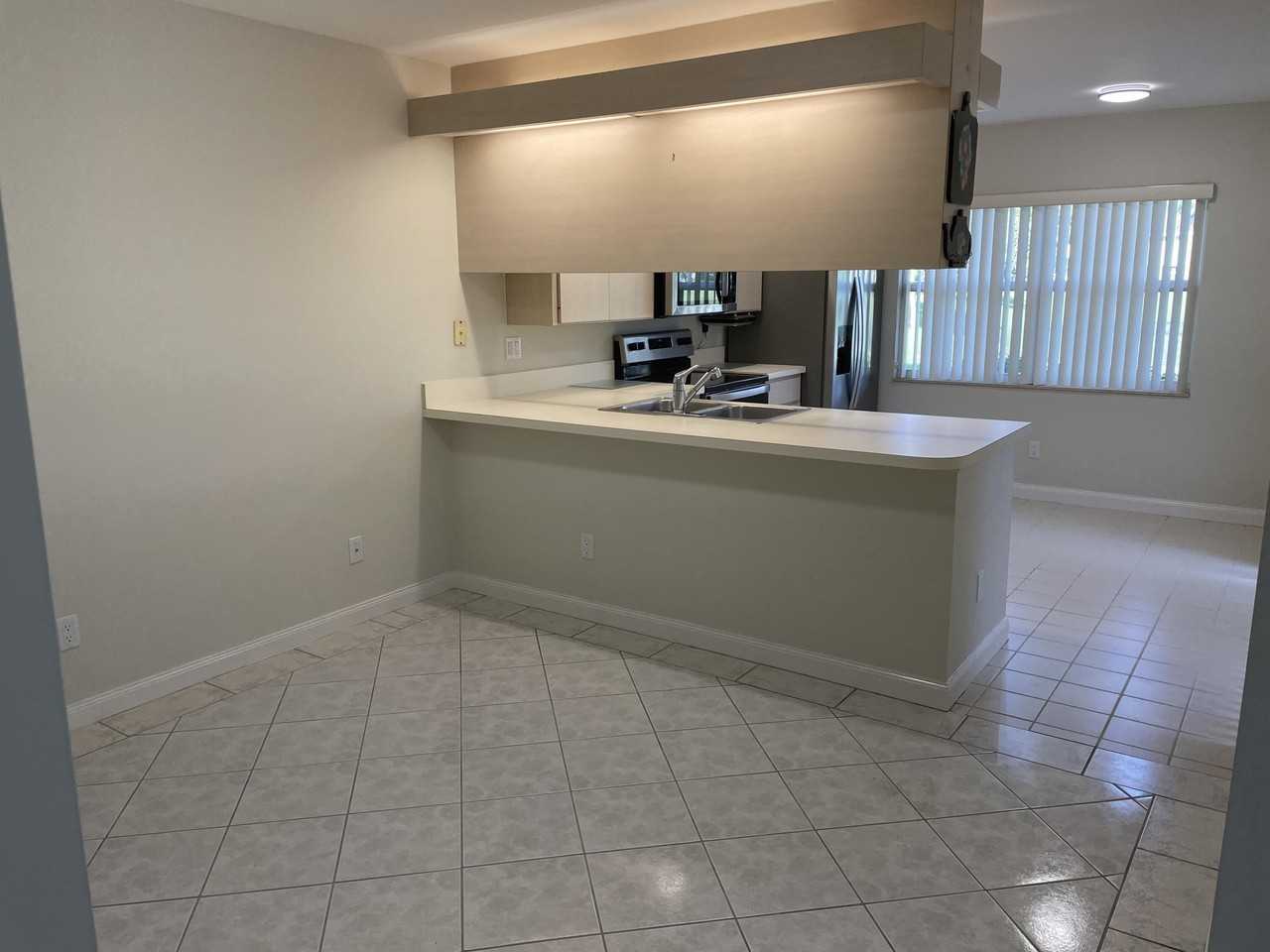 43 Essex Ct #A - Photo 3 of 12