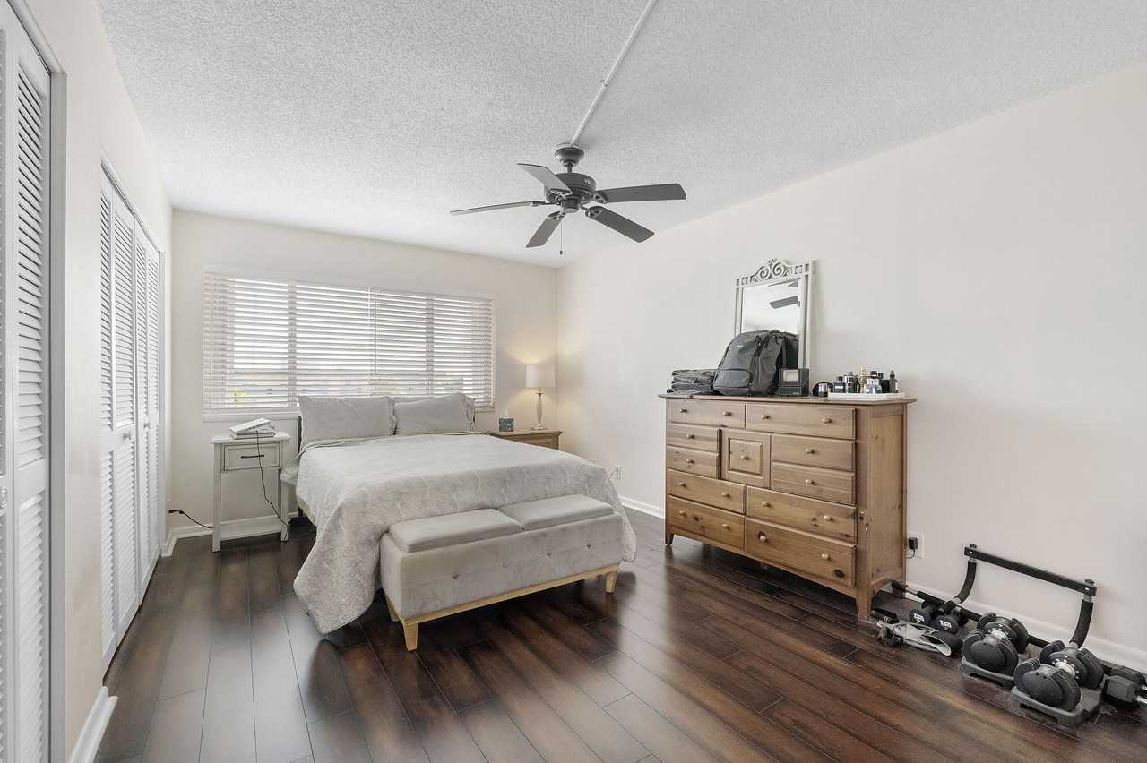 125 Shore Ct #304A - Photo 2 of 13