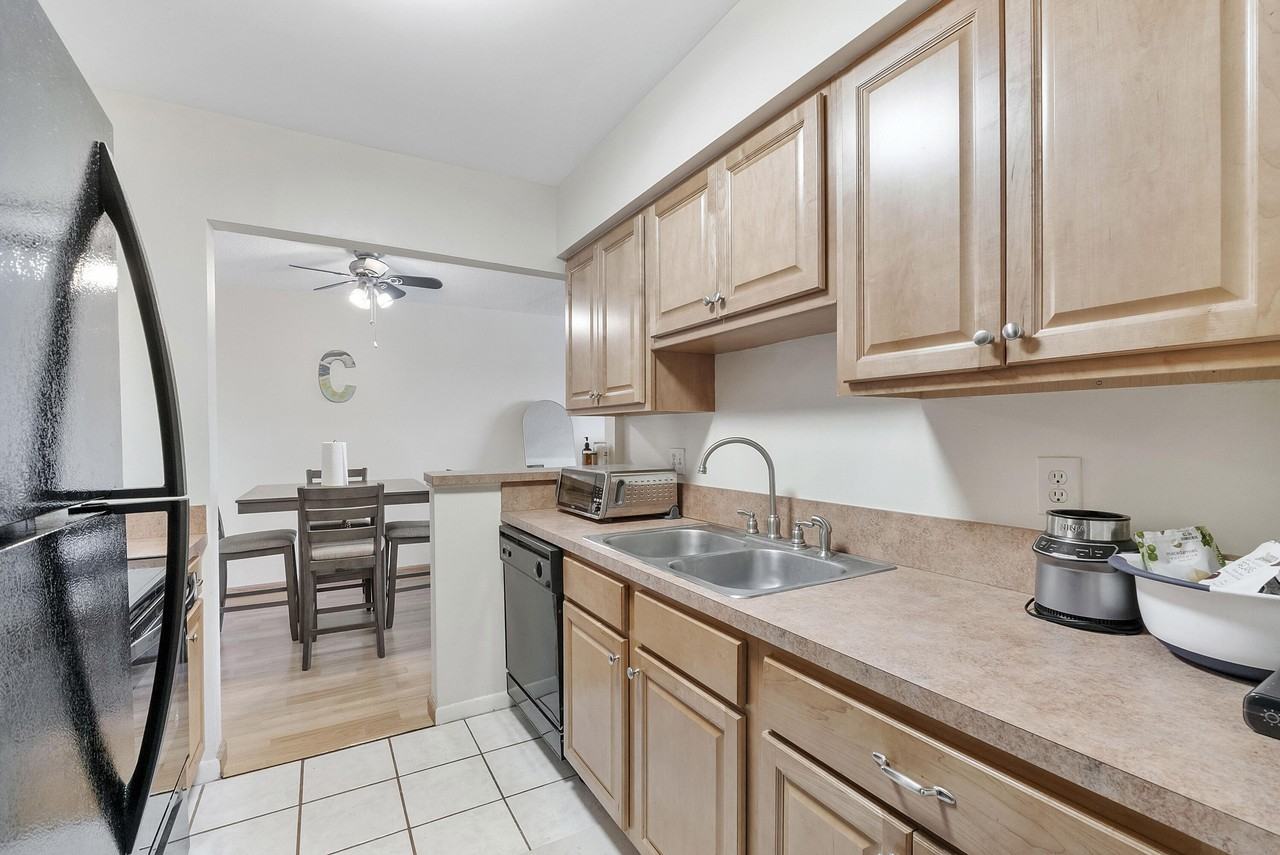 125 Shore Ct #304A - Photo 7 of 13