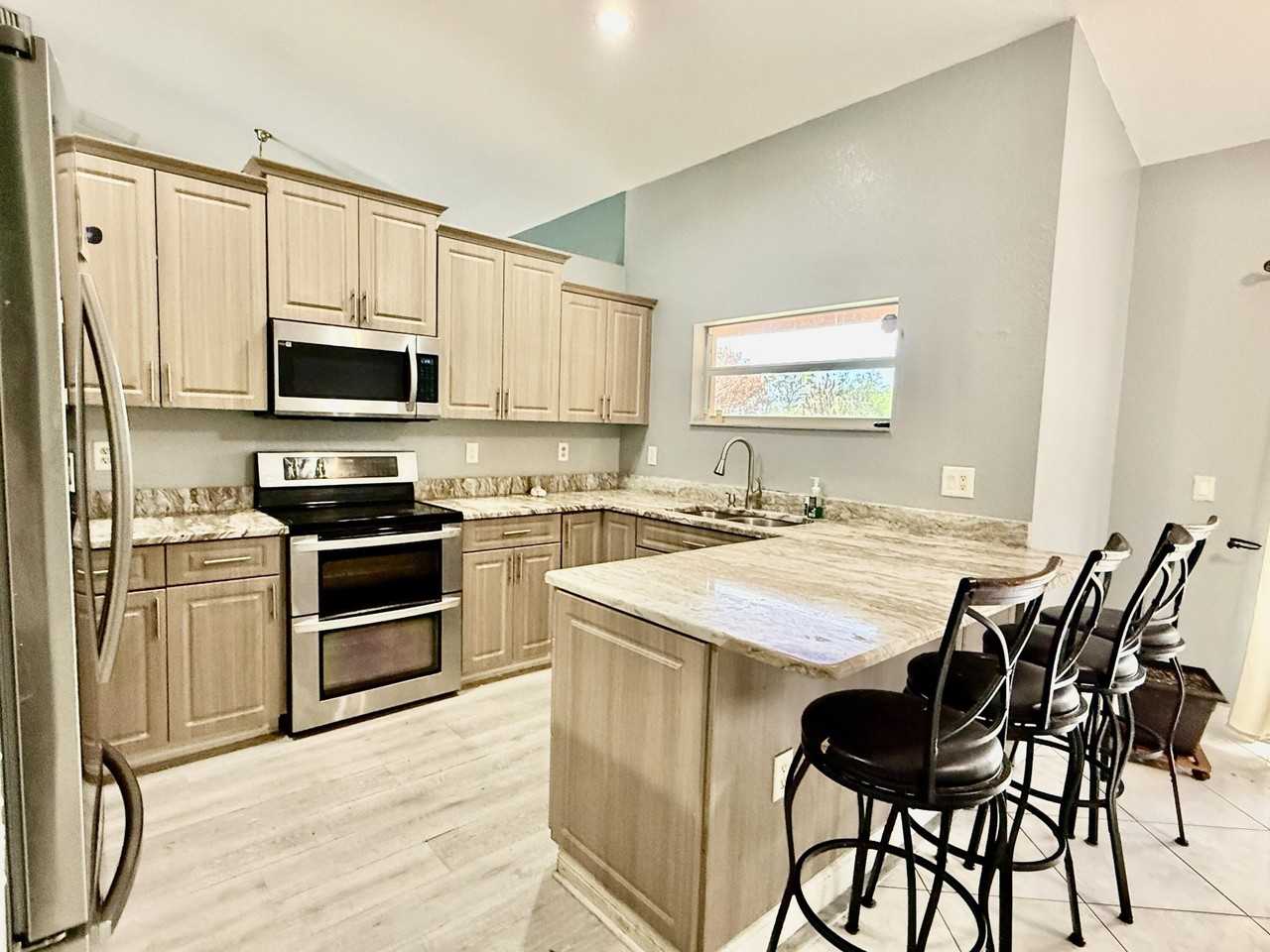 6752 Nw Argus St - Photo 4 of 10