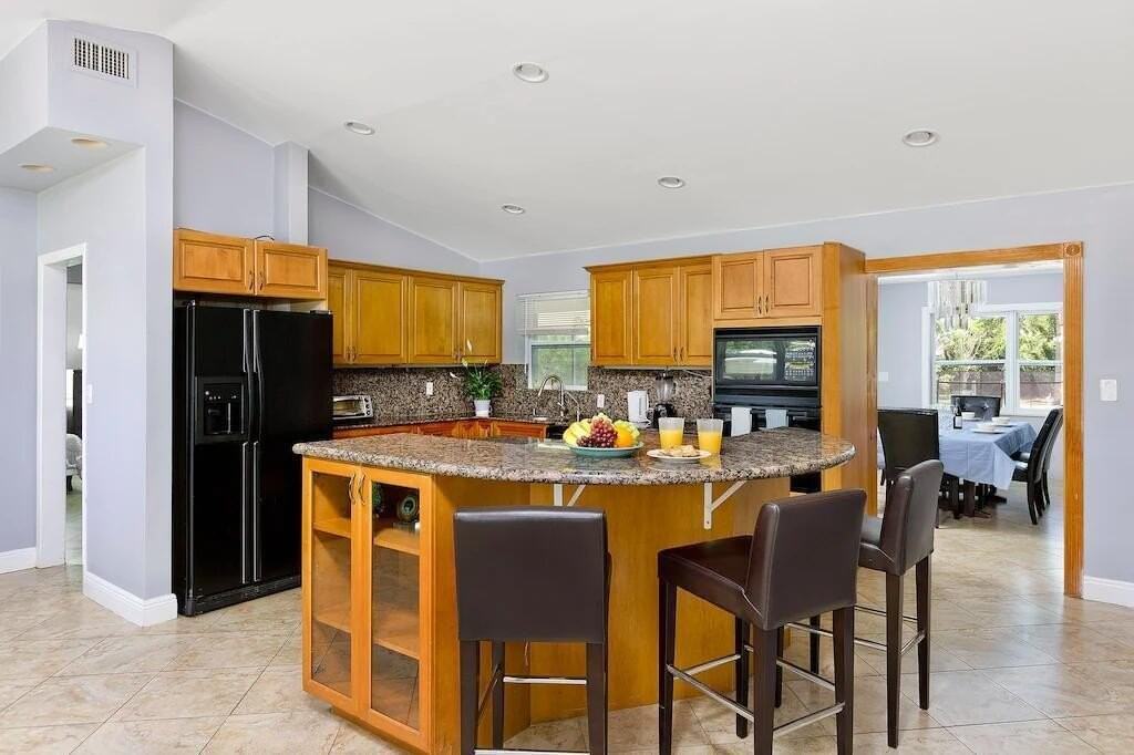 272 Nw 45th St - Photo 2 of 24