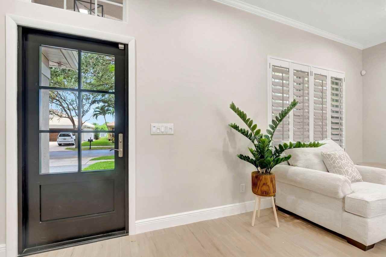 1050 Delray Lakes Dr - Photo 4 of 50