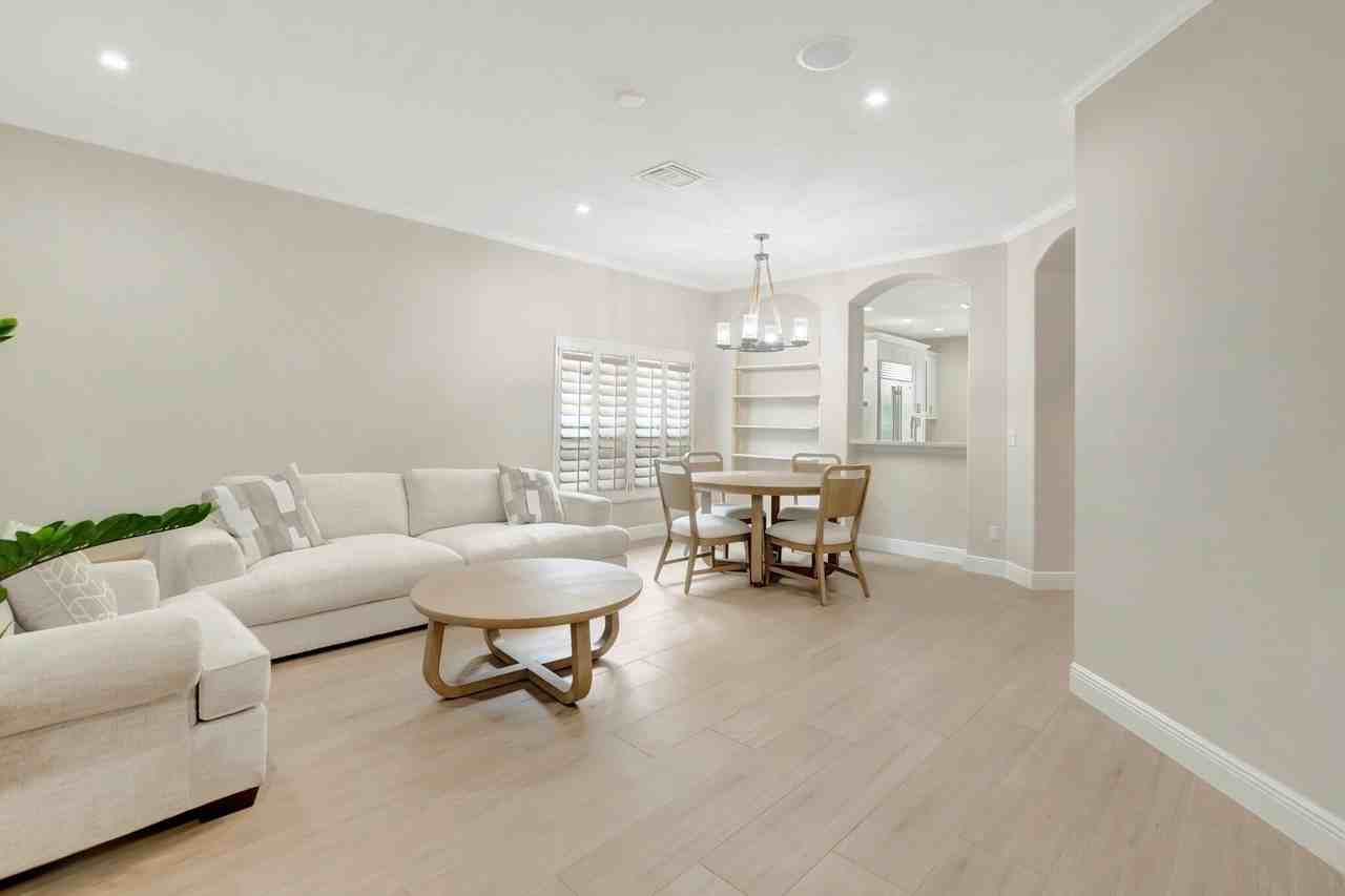 1050 Delray Lakes Dr - Photo 6 of 50