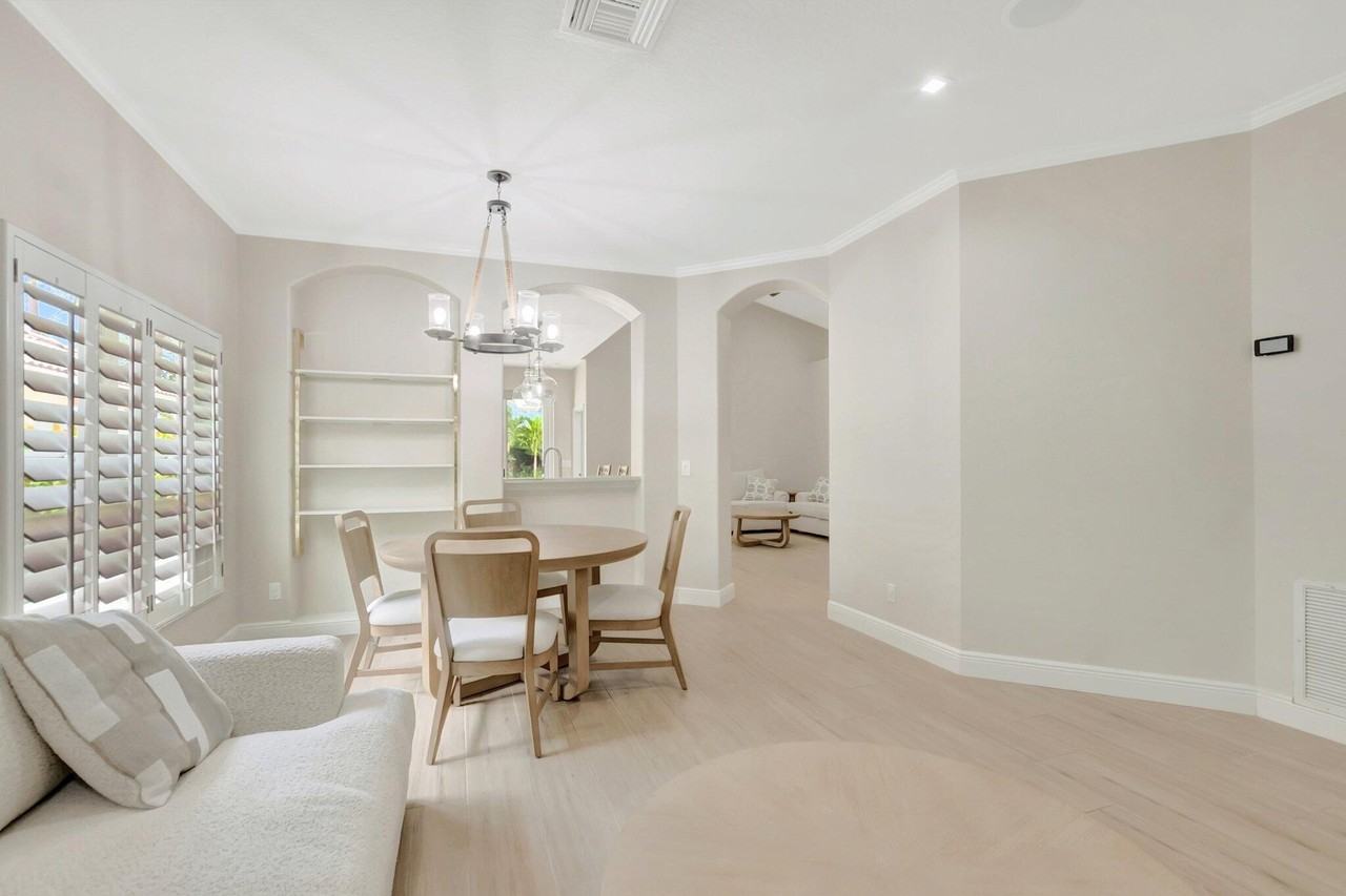 1050 Delray Lakes Dr - Photo 7 of 50